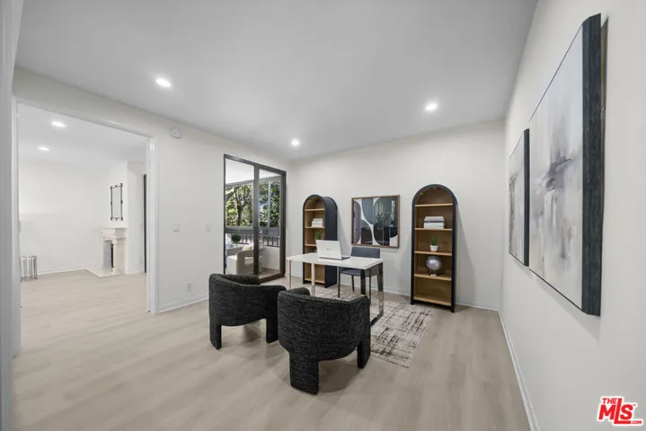 3rd Room/Den