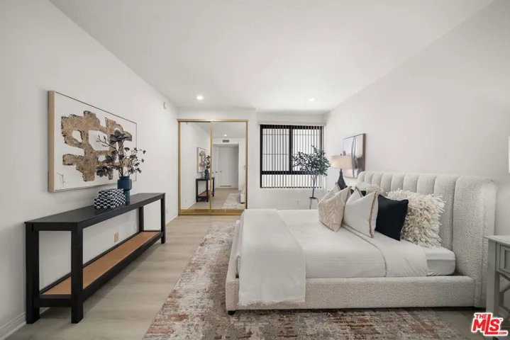 3rd Room/Den