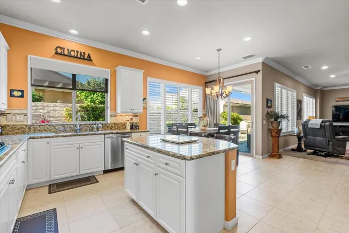 12-81218 Avenida Neblina-24