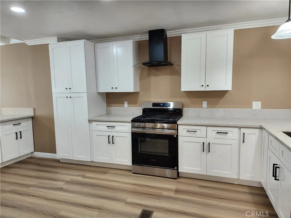 Gourmet kitchen