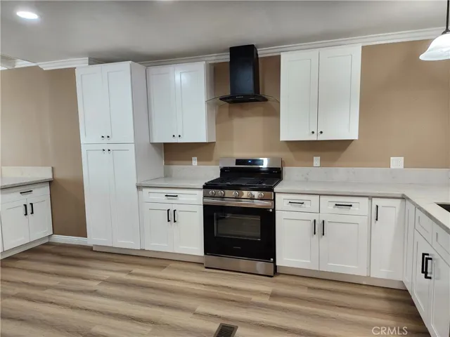 Gourmet kitchen