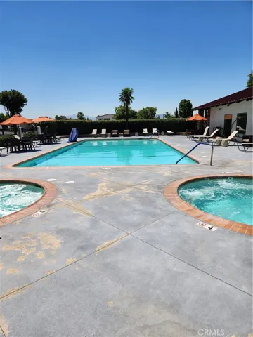 Heated swimming pool with (2) jacuzzi's