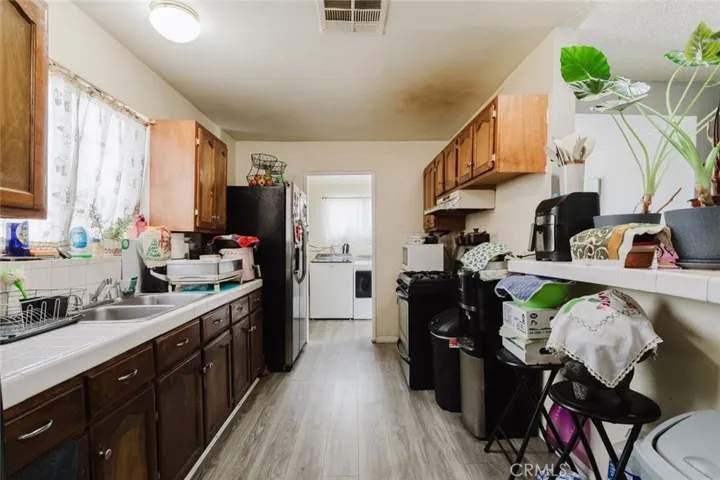 45437 Andale Avenue, Lancaster, California 93535