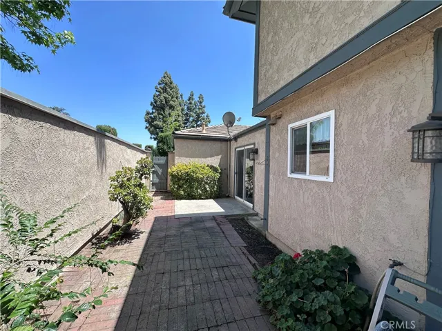 Large Side Yard