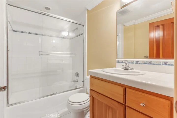 Ground floor 3rd bedroom private bath