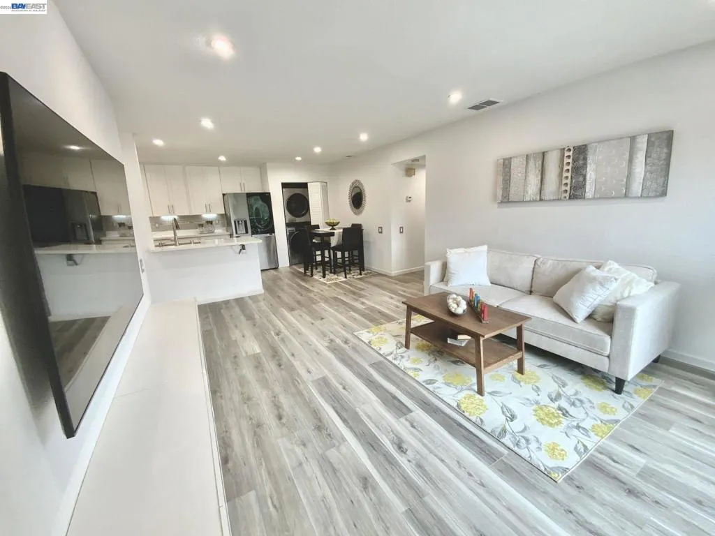 277 Hackamore Cmn