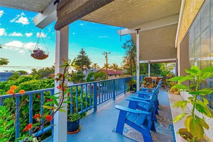 Balcony overlooking pacitic ocean