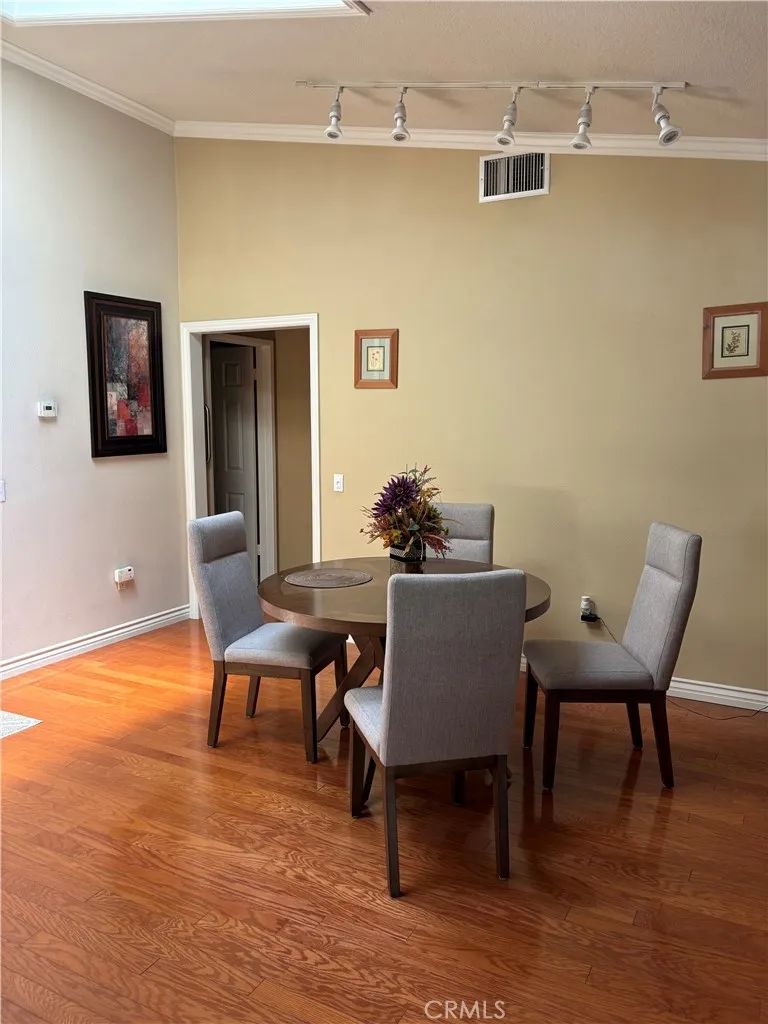 breakfast area. table chairs