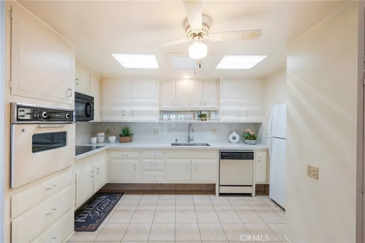 1681 Tam O Shanter Road M12 10h, Seal Beach, California 90740