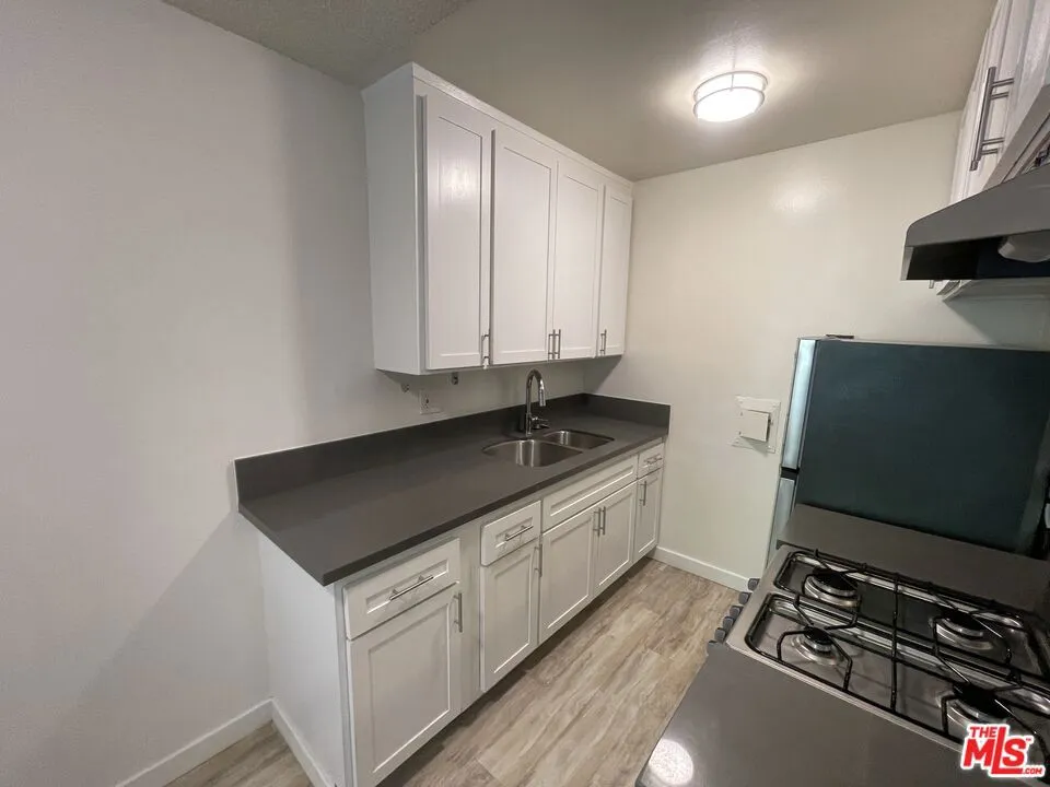 25 Navy Street 4, Venice, California 90291 — photo 4