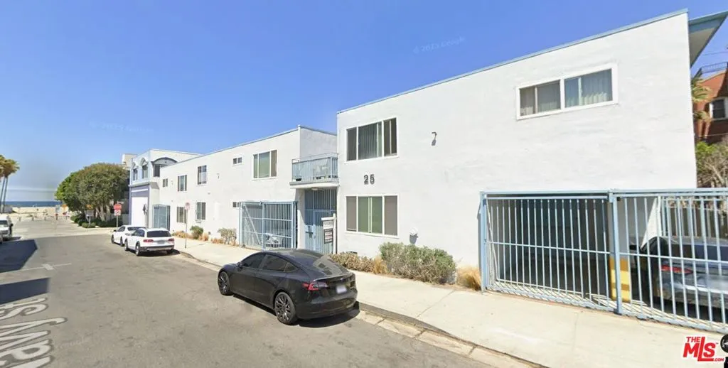 25 Navy St