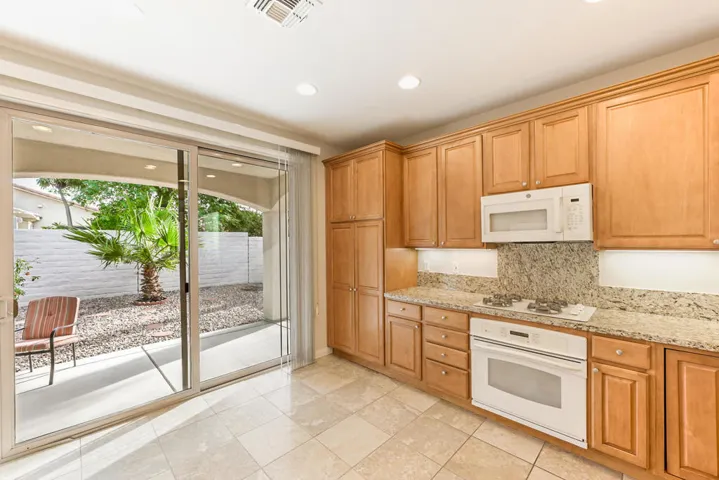 41544 Via Arleta-8