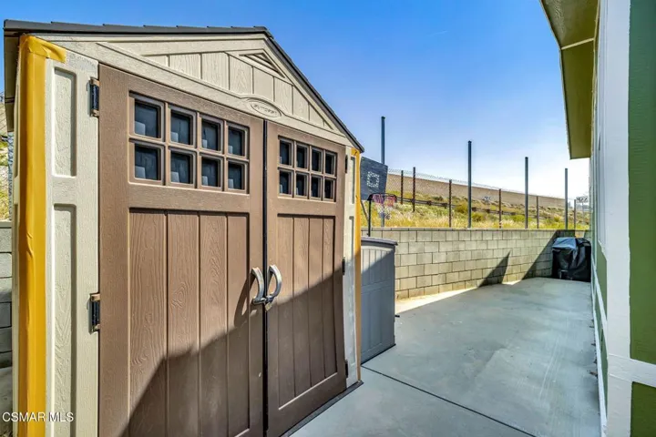 6-web-or-mls-11401 Topanga-7
