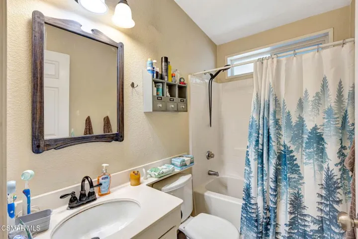 28-web-or-mls-11401 Topanga-29