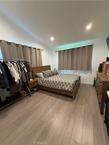 Bed. 2
