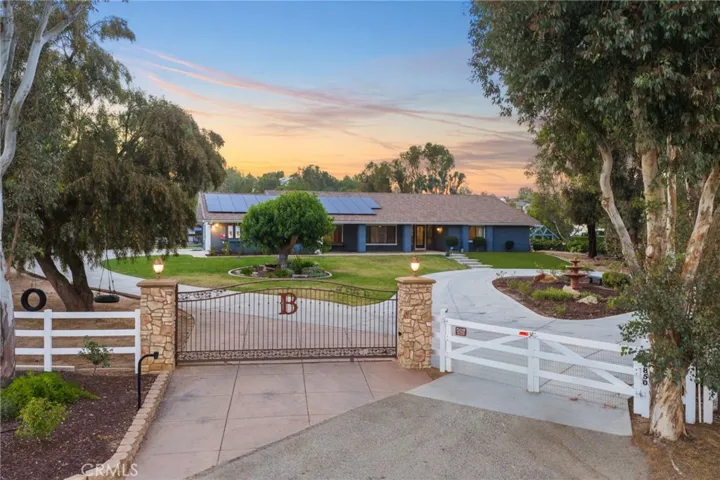 front of property gated in cul de sac