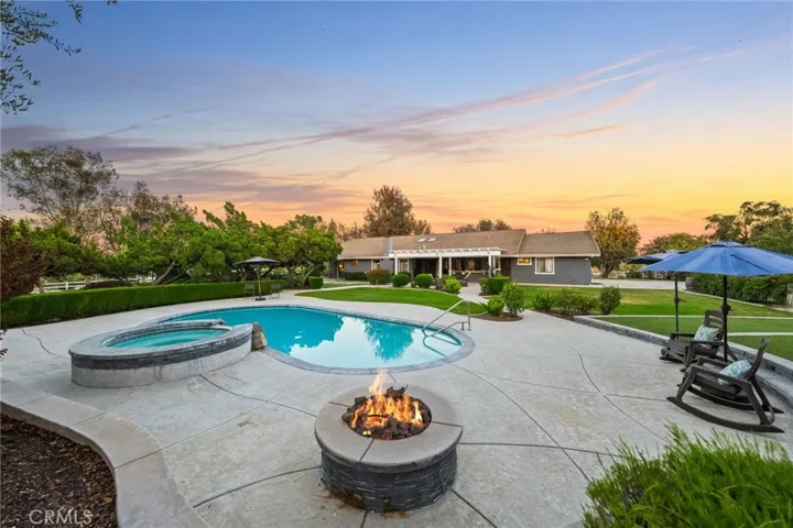 firepit pool and spa