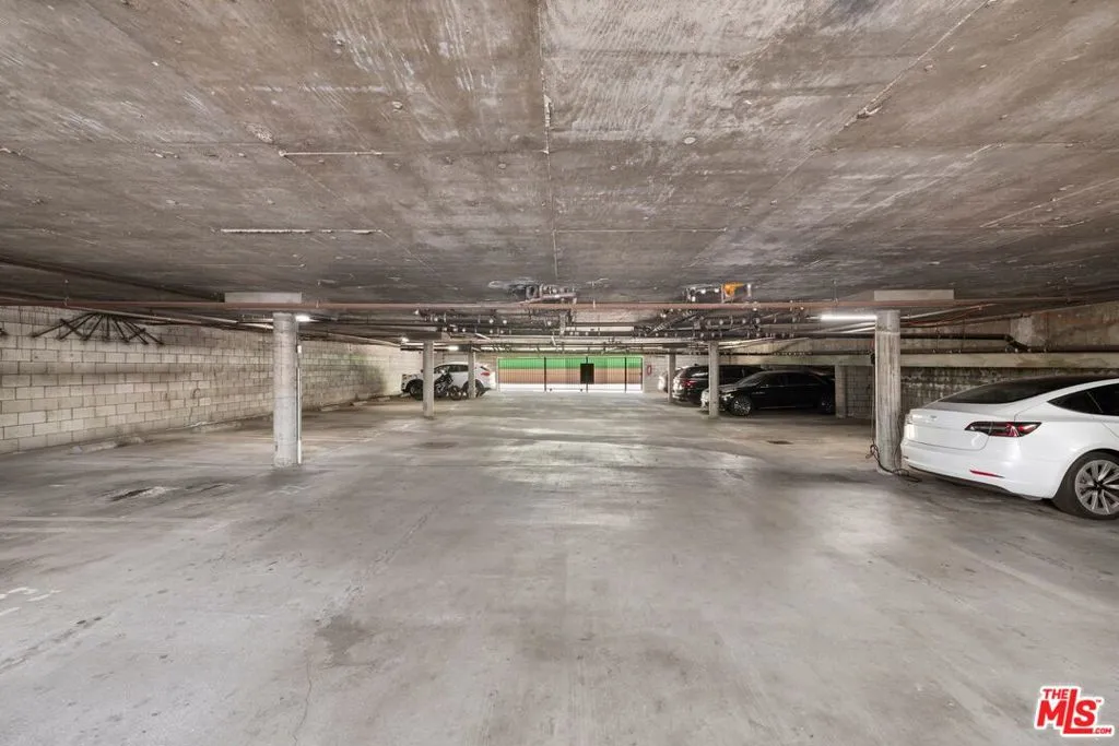 Parking - 18620 Burbank