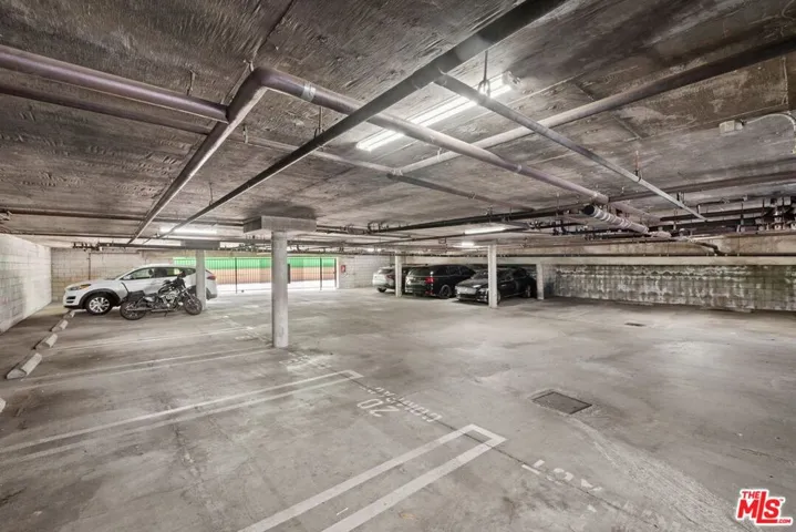 Parking - 18620 Burbank