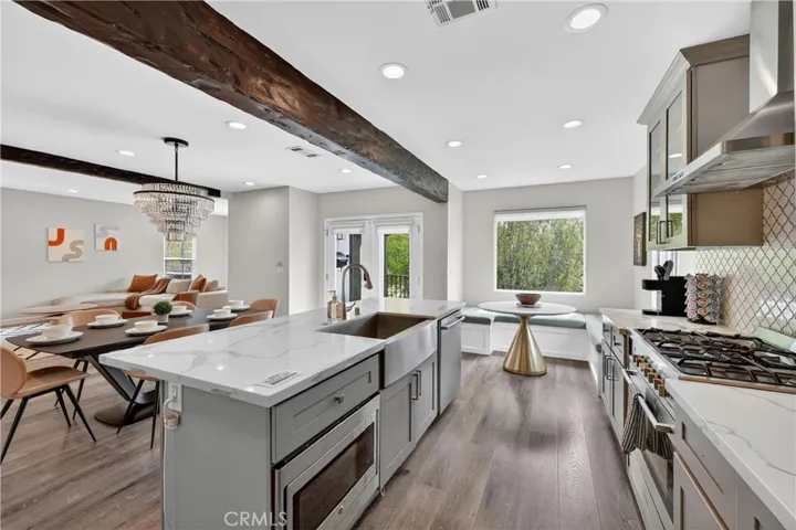 1029 Keniston, Los Angeles, California 90019
