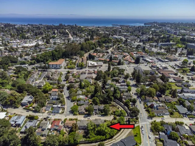 Berkeley Way, Santa Cruz, California 95062