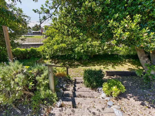 Berkeley Way, Santa Cruz, California 95062