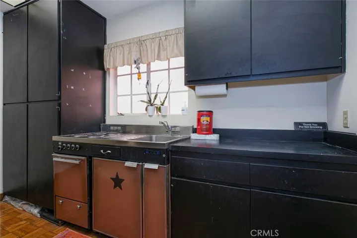 208 S Louise Street, Glendale, California 91205