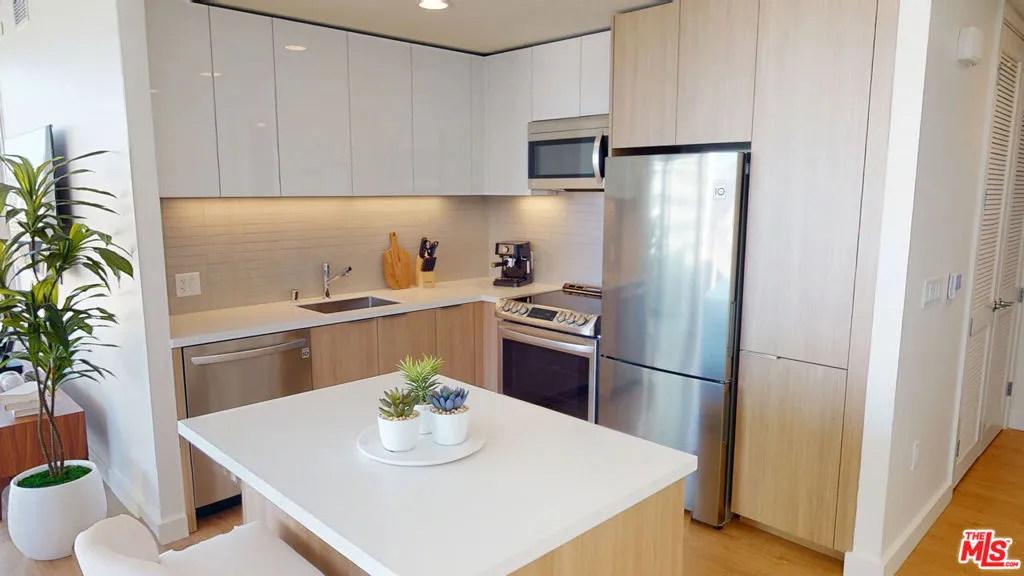 11750 Wilshire Boulevard 2011, Los Angeles, California 90025 — photo 4