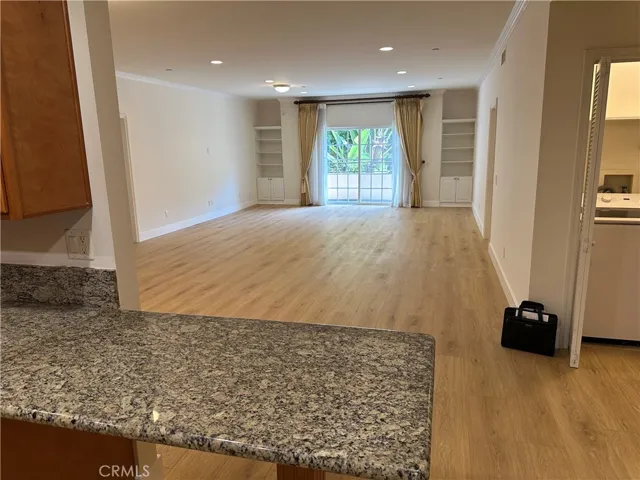 View from the kitchen to the livingroom