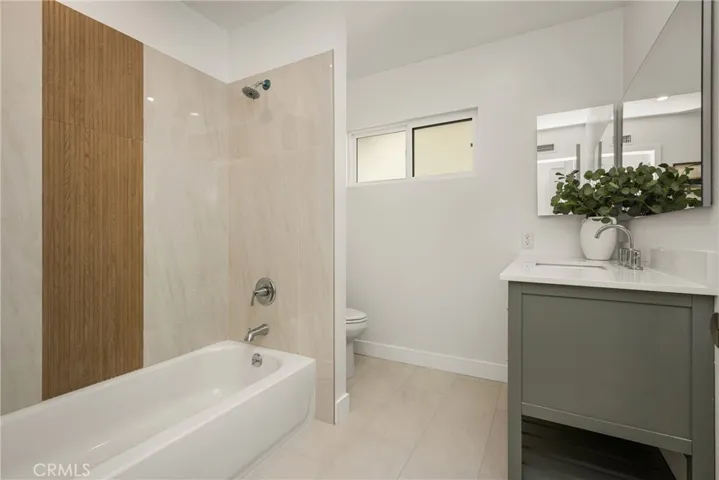 Hallway Full Bathroom