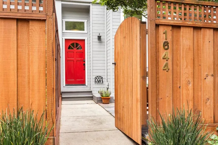 1644 Ocean Street, Santa Cruz, California 95060