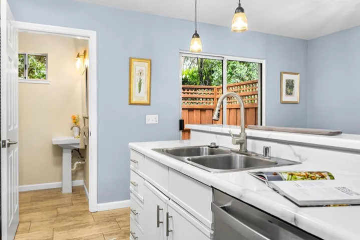 1644 Ocean Street, Santa Cruz, California 95060