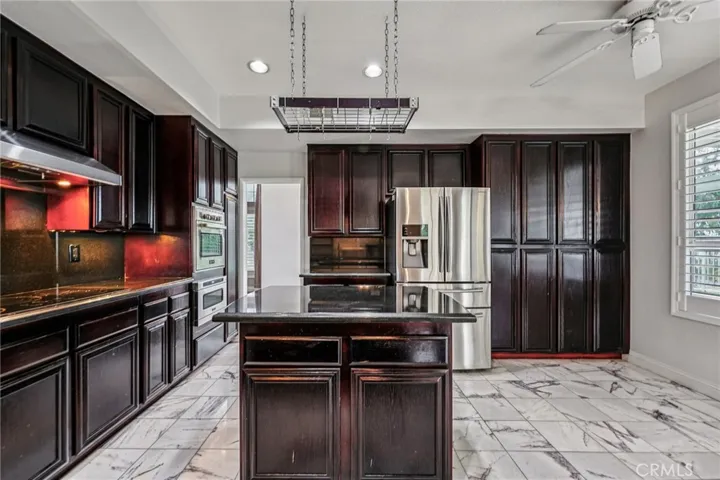 901 Clearwood Avenue, Riverside, California 92506