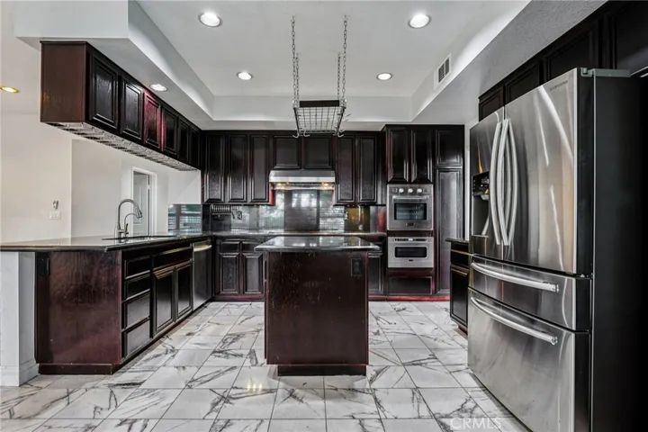 901 Clearwood Avenue, Riverside, California 92506