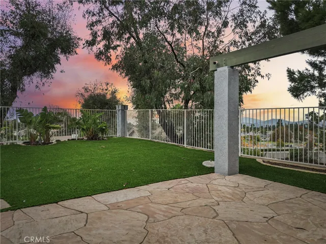 901 Clearwood Avenue, Riverside, California 92506