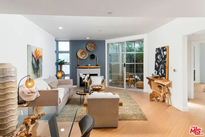171 N Church Lane 209, Los Angeles, California 90049
