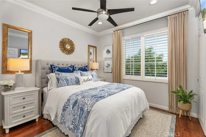 Spacious secondary bedroom. (TV is virtually enhanced)