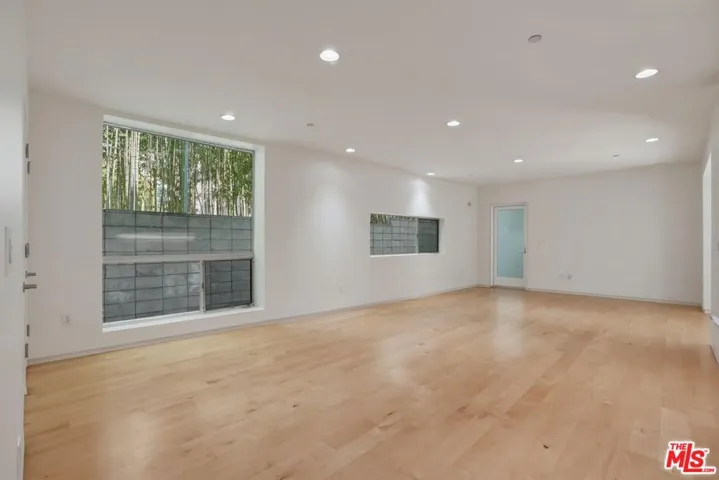 825 N Kings Road 1, West Hollywood, California 90069