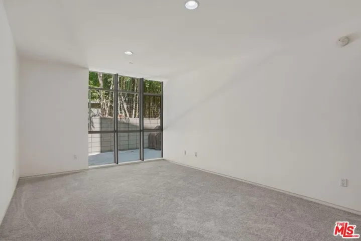 825 N Kings Road 1, West Hollywood, California 90069