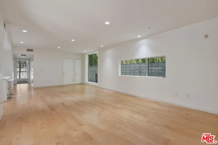 825 N Kings Road 1, West Hollywood, California 90069