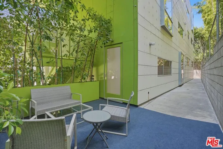 825 N Kings Road 1, West Hollywood, California 90069