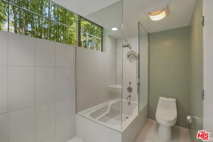 825 N Kings Road 1, West Hollywood, California 90069