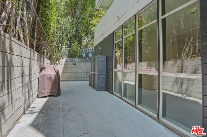 825 N Kings Road 1, West Hollywood, California 90069