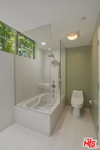 825 N Kings Road 1, West Hollywood, California 90069