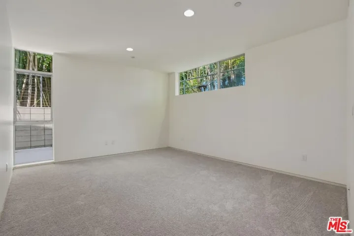 825 N Kings Road 1, West Hollywood, California 90069