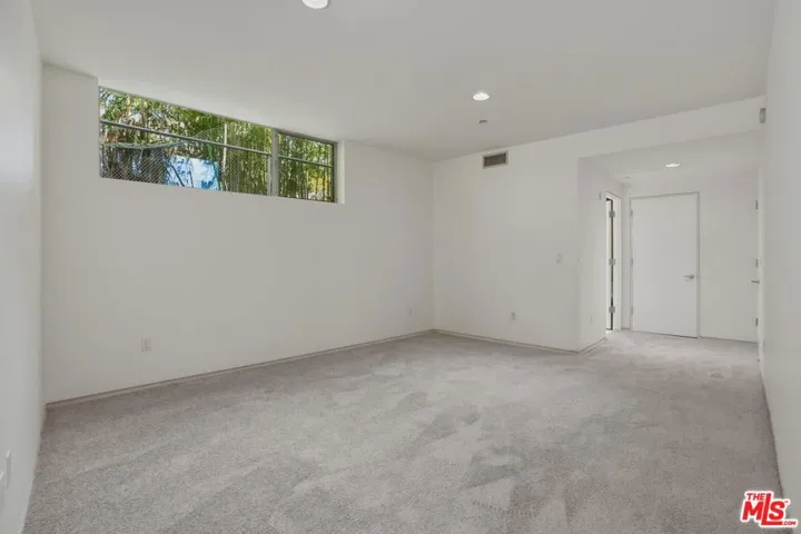 825 N Kings Road 1, West Hollywood, California 90069