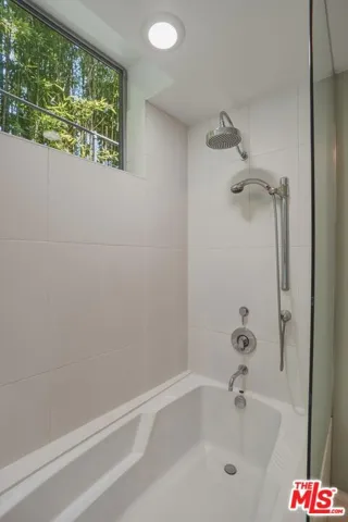 825 N Kings Road 1, West Hollywood, California 90069