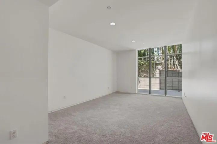 825 N Kings Road 1, West Hollywood, California 90069