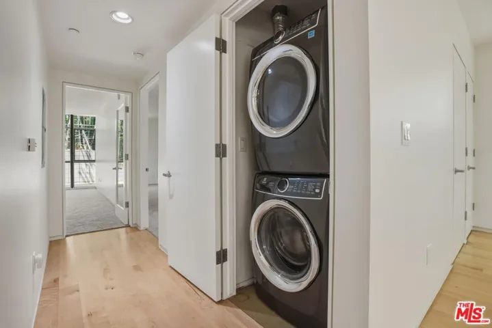 825 N Kings Road 1, West Hollywood, California 90069