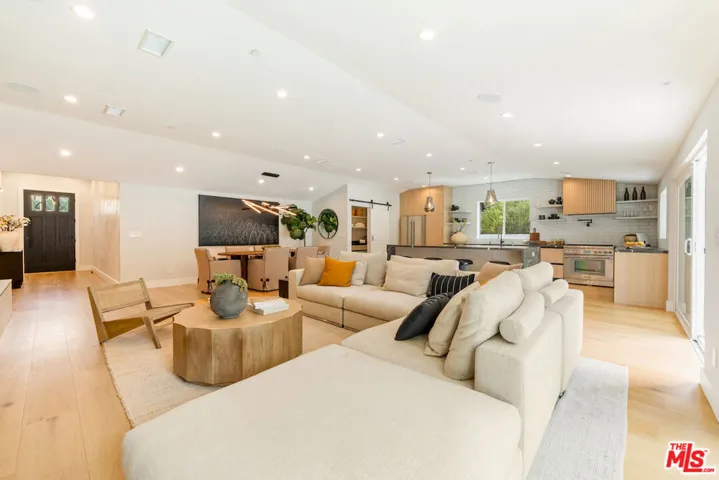 20748 Burbank Boulevard, Woodland Hills, California 91367
